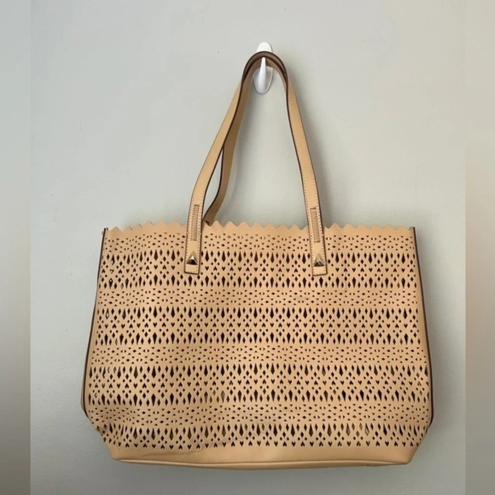 STELLA & DOT Elegant Tan Tote Bag - Picture 1 of 8